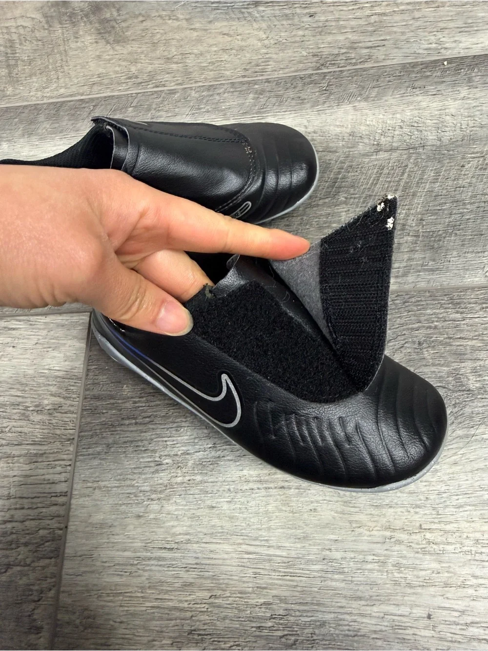Nike Kids Black Soccer Cleats‎